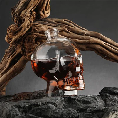 Láhve na vodku Crystal Skull o objemu 750 ml