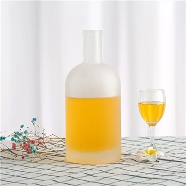 Lahve na alkohol z matného skla o objemu 750 ml