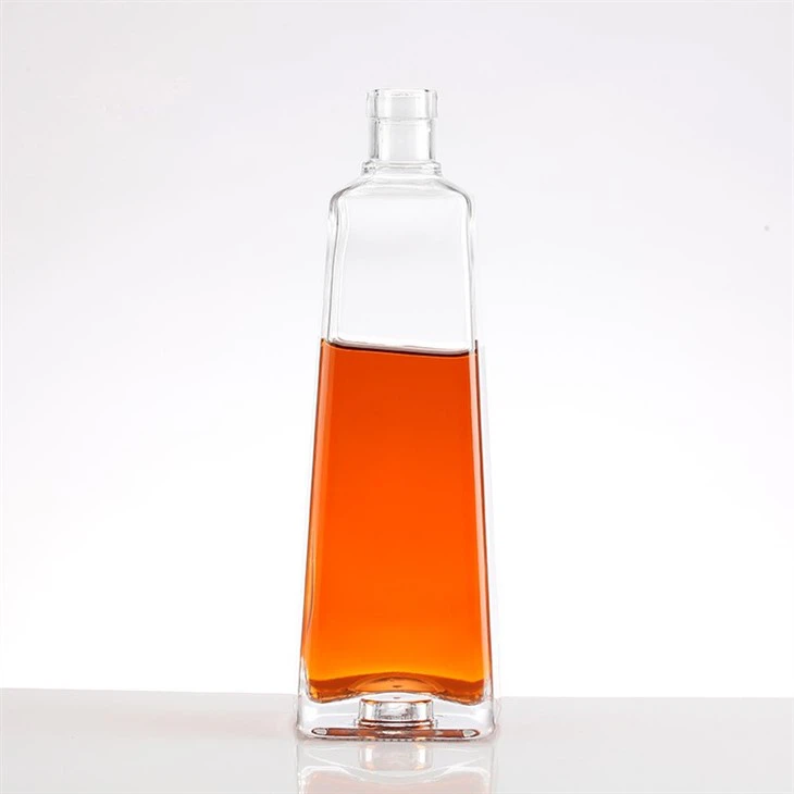 China Supplier Square Shape Wine Gin Rum Bottle 700 ML