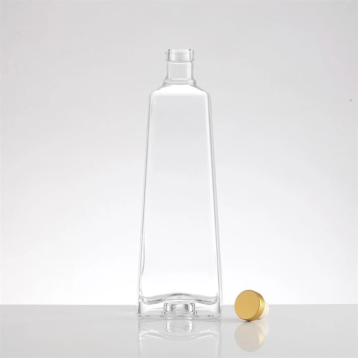 China Supplier Square Shape Wine Gin Rum Bottle 700 ML