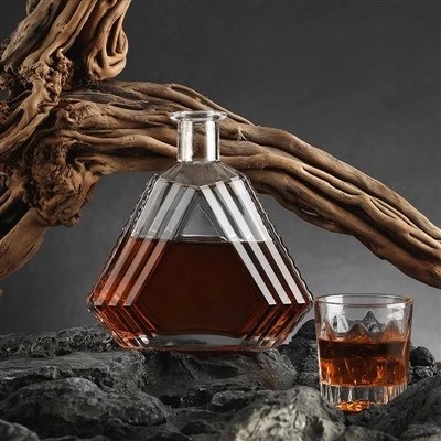 Různé druhy Brandy Glass XO láhev 700 ml