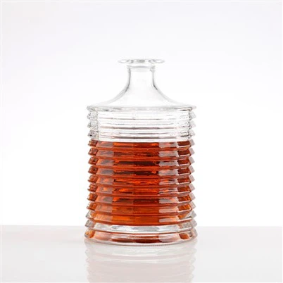 Luxusní skleněná láhev na vodku 500ml